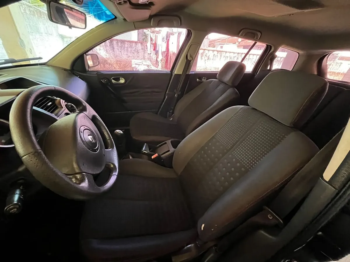 Renault Megane Grand Tour 2010 1.6 Expresion Hi-flex 5p — foto 3