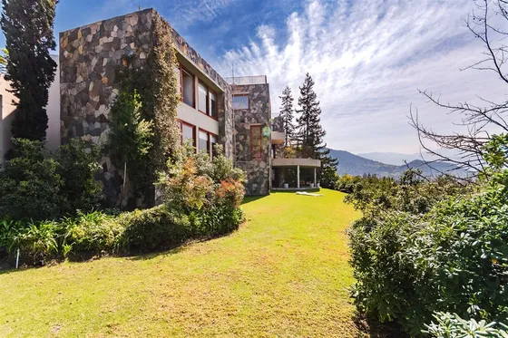 Casa En Venta De 7 Dorm. En Lo Barnechea