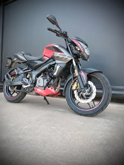Bajaj Rouser 200 Ns