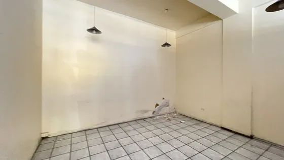 Local Barrio Universitario 120 M² | Se Aceptan Ofertas