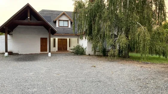 Amplia Casa En Venta De 4 Dorm. En Los Angeles