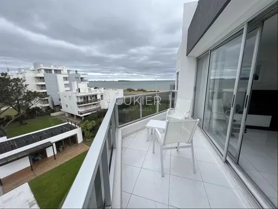 Venta De Apartamento Penthouse 2 Dormitorios Frente Al Mar