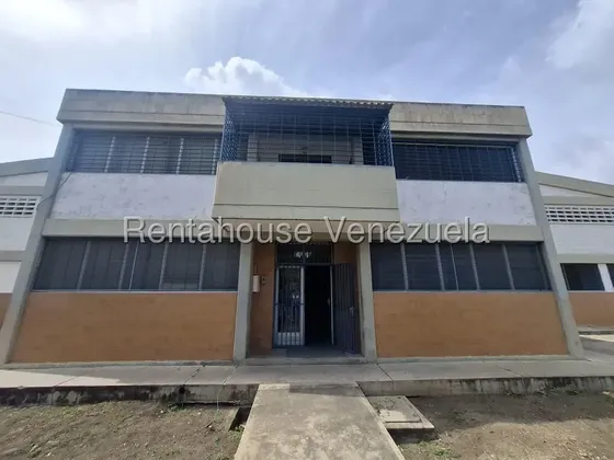 María Valera Trae En Alquiler Excelente Galpón En Zona Industrial 2 Barquisimeto, Posee Oficinas, Cocina, Baños Y Amplio Estacionamiento Para Gandolas.