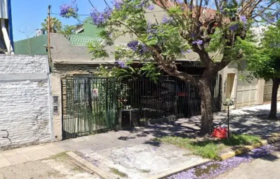Casa En Venta - 3 Dormitorios 2 Baños - Tres Febrero