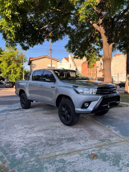 Toyota Hilux Pick-up 2.8 Cd Srv 177cv 4x4
