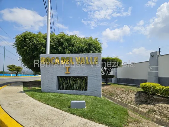 Maria E. Alquila Amplia Y En Un Excelente Conjunto Residencial Casa En Roca Del Valle, Cabudare, Lara#25-20207**3h 3b 170m2**