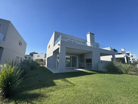 Departamento En Venta De 4 Ambientes En Pilar