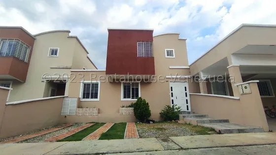Casa En Venta Ciudad Roca Barquisimeto, Codigo 2 5 4 9 2 4, Mildred Tiene Para Ti En Venta Esta Acogedora Casa En Uno De Los Conjuntos Residenciales Mas Exclusivos Del Este De Barquisimeto