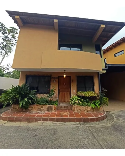 En Venta Bella Casa, Res Los Eukalyptus, Colinas De Carrizal