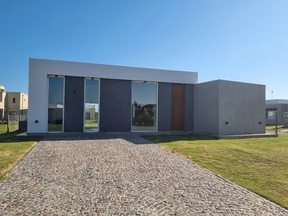 Casa A La Venta En San Felipe De Canning!!! 3 Dormitorios!! A Estrenar!!! Lote Interno!!! Oportunidad Unica!!!