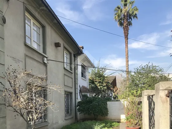 Casa En Venta De 4 Dorm. En Ñuñoa