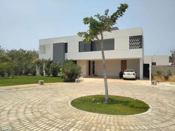 Casa Equipada En Temozón Norte, Con Paneles Solares