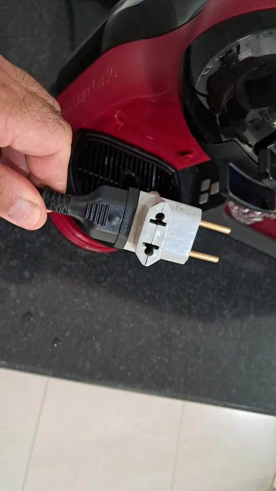 Cafeteira Nescafé Dolce Gusto Mini Me de perfil