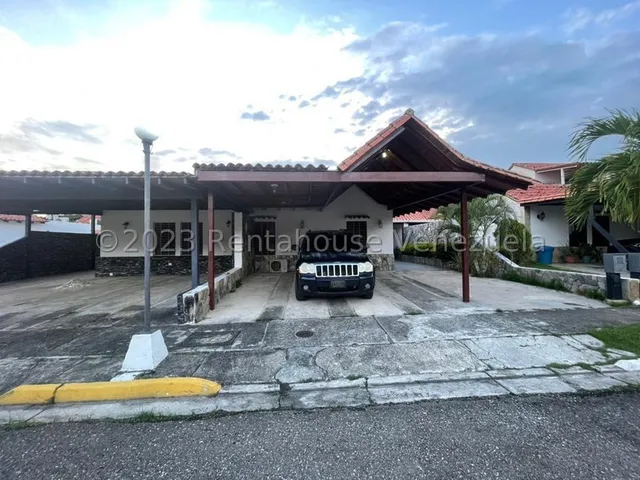 Bella Propiedad, En Conjunto Cerrado Con Clima De Montana, Extraordinario Conjunto, Preciosas Areas Sociales, Agua De Pozo, Seguridad 24 Horas, Facil Acceso A La Autopista, Agenda Tu Cita!!!