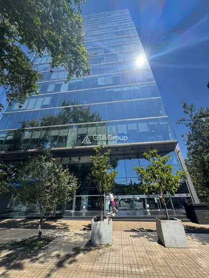 Arriendo Oficina 177 M2 En Andrés Bello Con Suecia