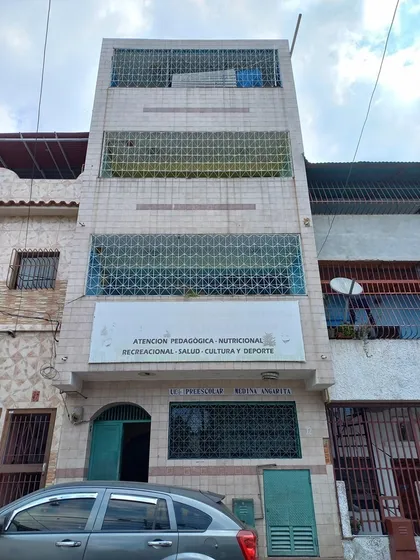 Edificación De 4 Niveles Para Colegio O Para Residencia, En Agua Salud.
