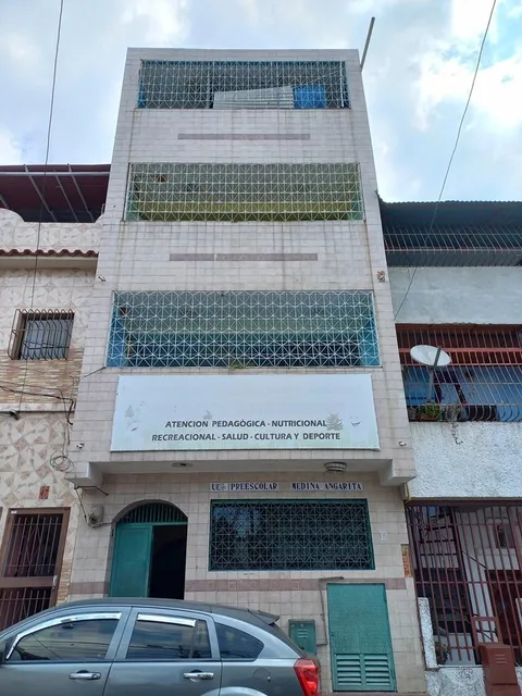 Edificación De 4 Niveles Para Colegio O Para Residencia, En Agua Salud.