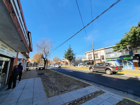 2 Ambientes Sobre Avenida!! 