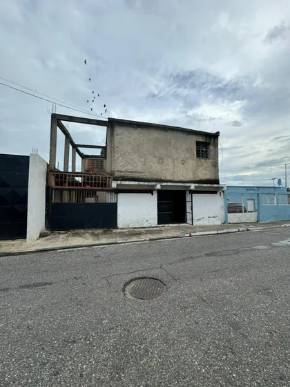 Se Alquila Casa A Remodelar  En Los Samanes 