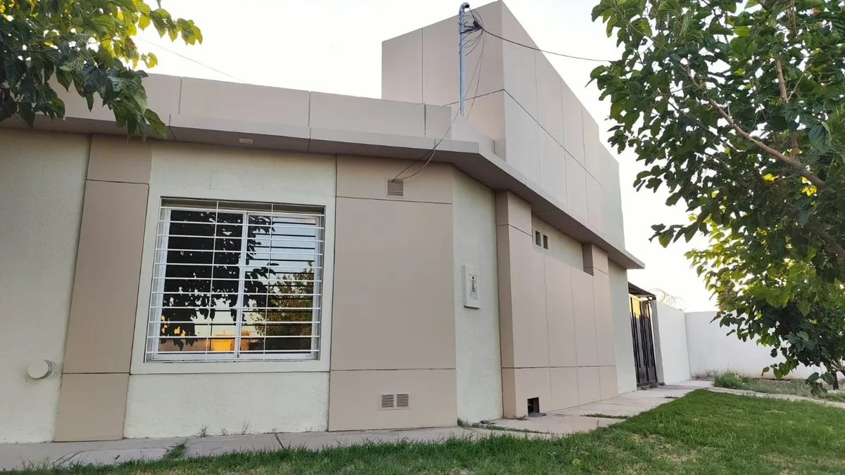 Duplex in El Trebol Neighborhood – Mortgage-Eligible