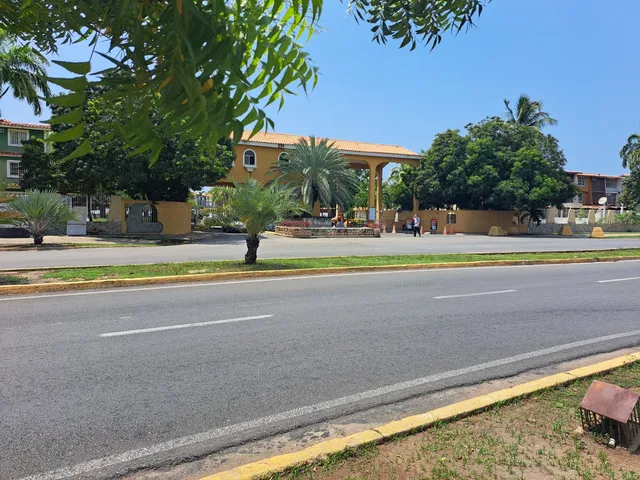 Casa En Venta Con Vista Al Mar , Puerto Morro , Complejo Turístico El Morro,pto La Cruz