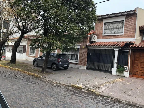 Muy Buen Chalet A Pasos De Las Lomitas!! 