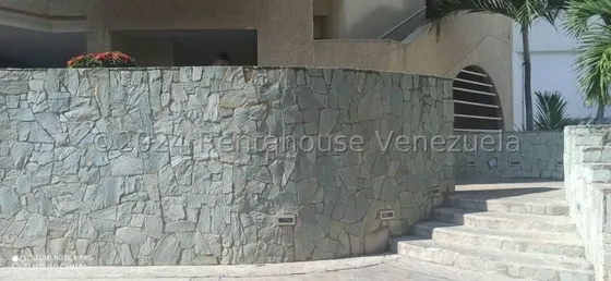 Paseo Vip Vende Lujoso Apartamento En La Urb Caraballeda