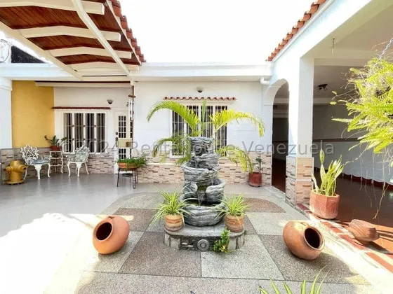 Hermosa Casa En Venta Urb Villas Del Centro Sector Ferinachi La Morita I 25-15171 Hc