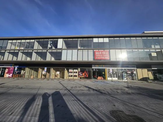 Arriendo De Local Comercial En Moderno Centro Comercial