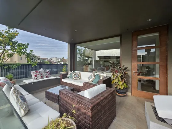 Casa Moderna, Sólida Muy Luminosa Con Piscina Y Jardín