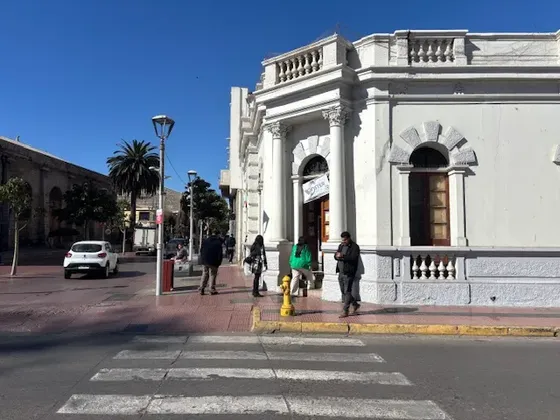Se Arrienda Gran Local Comercial Frente A Plaza De Armas