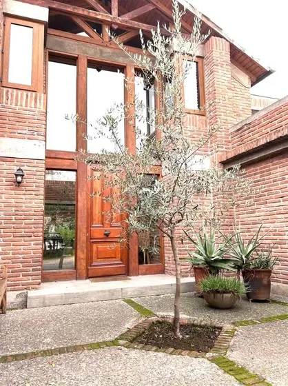 Casa Remodelada Frente A Plaza Interior Cond. Los Almendro