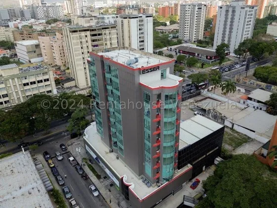 Oficina En Alquiler En La Torre Esser De Barquisimeto. Espectacular Espacio Ideal Para Potenciar Tu Empresa O Emprendimiento, Cuenta Con Planta Eléctrica.  Mls #25-24318 Pm