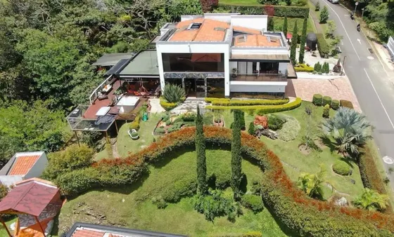 Casa En Venta En El Poblado - Medellin