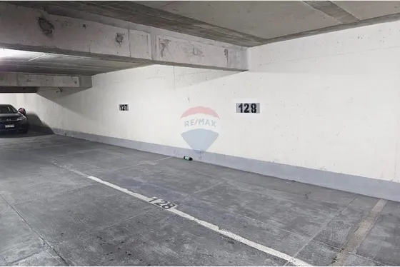 Se Vende Estacionamiento Derecho A Áreas Comunes