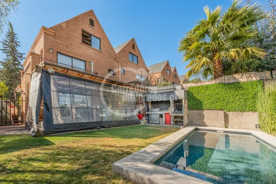 Casa En Venta De 5 Dorm. En Lo Barnechea