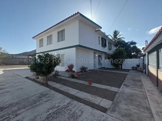 Casa Duplex En Venta 443 Mts Zona Exclusiva De Cagua Urb Santa Rosalia 25-5347 Gjg