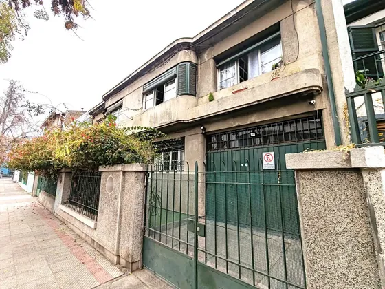 Venta Amplia Casa En Barrio Brasil