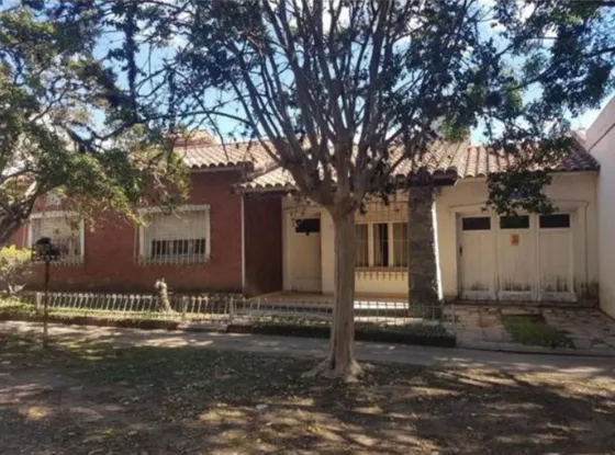 Casa En Moreno  4 Habitaciones Con Parque Proxima A Universidad Y Ffcc