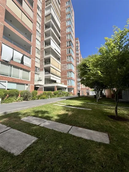 Departamento En Arriendo De 2 Dorm. En Las Condes