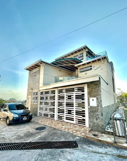 Casa Con Terreno En Venta En La Machiri