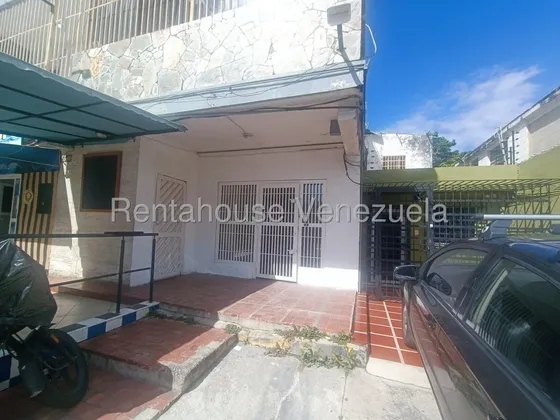 Local Comercial En Alquiler Inm El Recreo Muy Bien Ubicado Cerca De La Avenida Bolivar, Con Varios Ambientes Donde Montar Tu Negocio O Como Un Anexo De Deposito. Valencia 25-21929