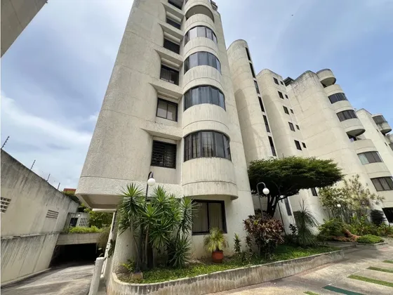 Se Alquila Apto 172m² 3h+s/3b+s/2p Valle Arriba