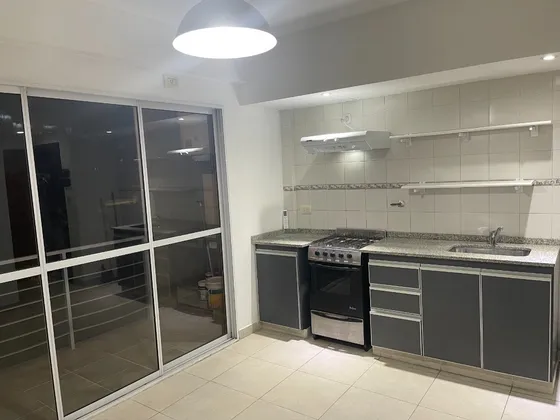 Alquiler  Departamento En Lanus Oeste A 6 Cuadras De Av. H. Yrigoyen
