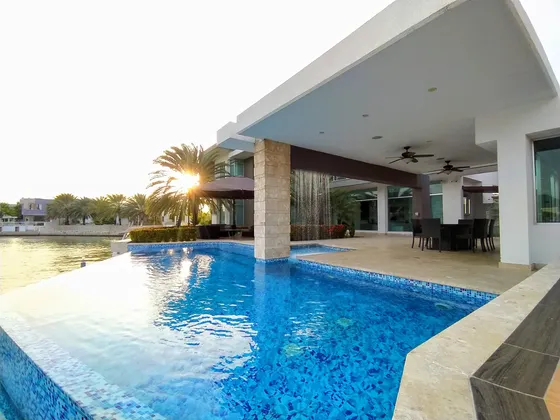Moderna Casa En Venta En Las Villas Lechería - Alejandro Álvarez