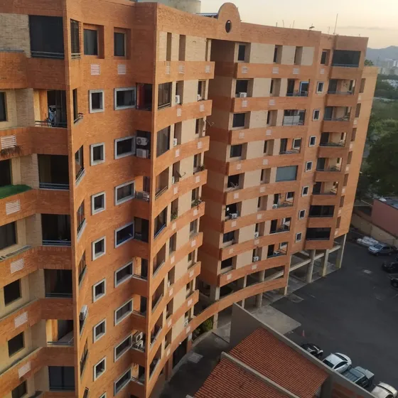 Venta Amplio Penthouse En Tazajal Naguanagua 200m2 A Remodelar Con Pozo Ev-rm