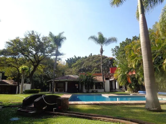 Jiutepec José G Parres Propiedad Con 4 Casas Se Vende Completa.