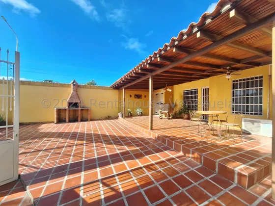 Casa En Venta En La Mantuana Turmero En Callé Cerrada Con Agua Constante Seguridad Excelente Estado Nela 24-15879