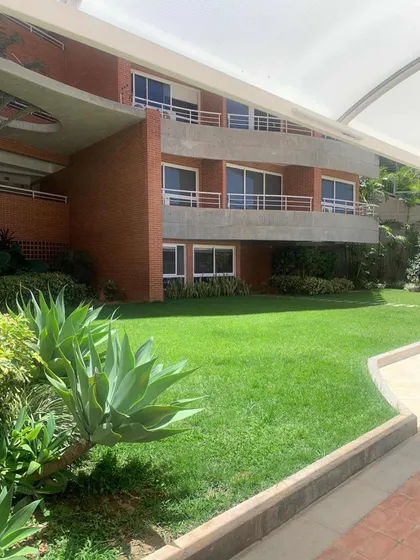 Alquilo Apartamento Edificio Con Piscina Y Seguridad