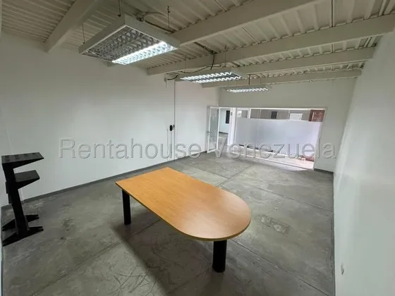 Oportunidad De Alquilar Una Cómoda Local-oficina En Santa Mónica - Mls #25-13825 - Jca